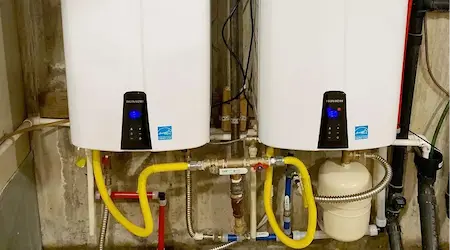 Licensed plumber working on Miami commercial project