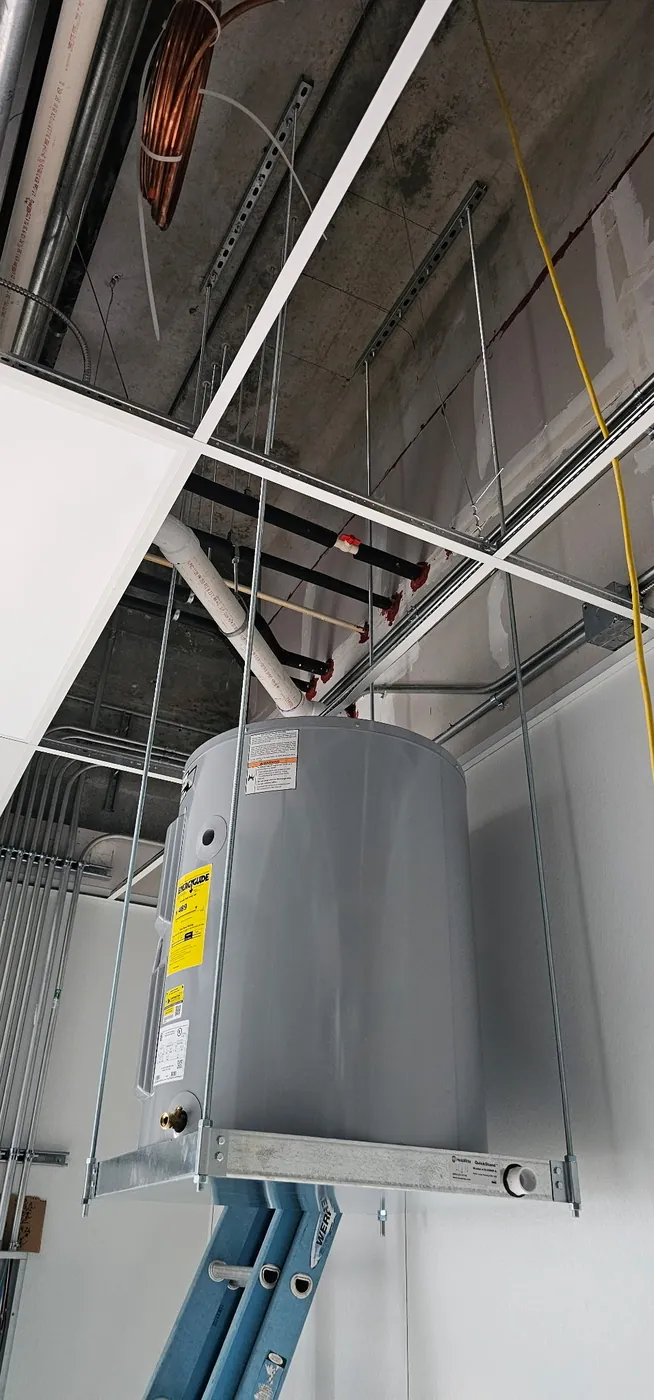 Reparación de calentador de agua comercial en Miami, FL por Acosta Plumbing